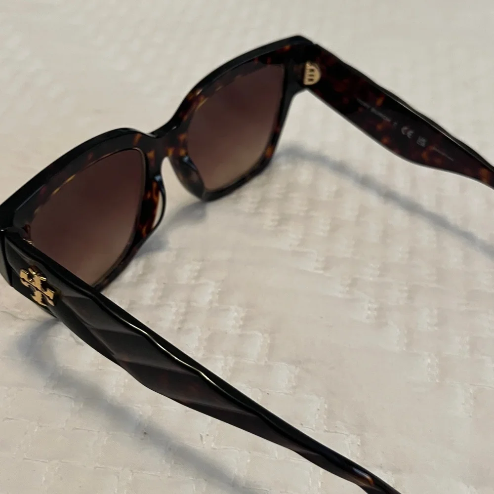 Tory Burch Tortoise Sunglasses with Orange Case - Picture 3 of 4
